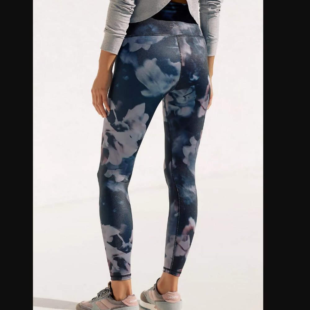 Beyond Yoga Lux Print High Waisted Midi Legging Color: Dark Floral Size Medium